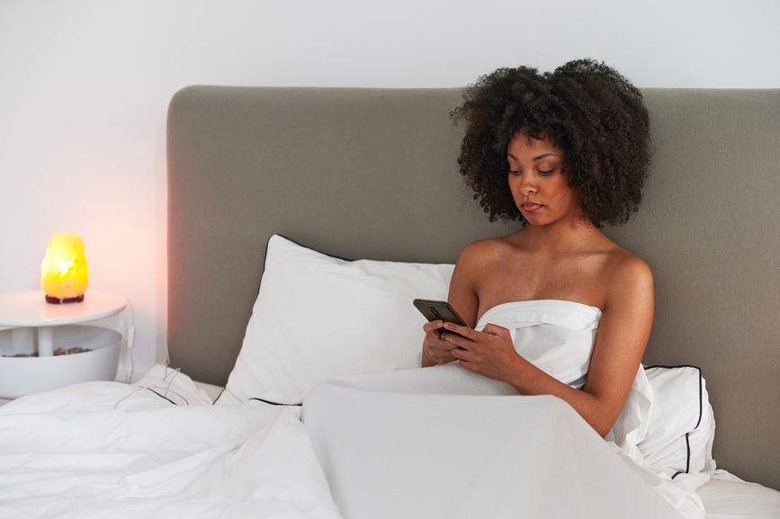 Featured image for Heads Up, You Might Be Sexting a Narcissist—Here Are 4 Ways To Tell, According to Psychologists