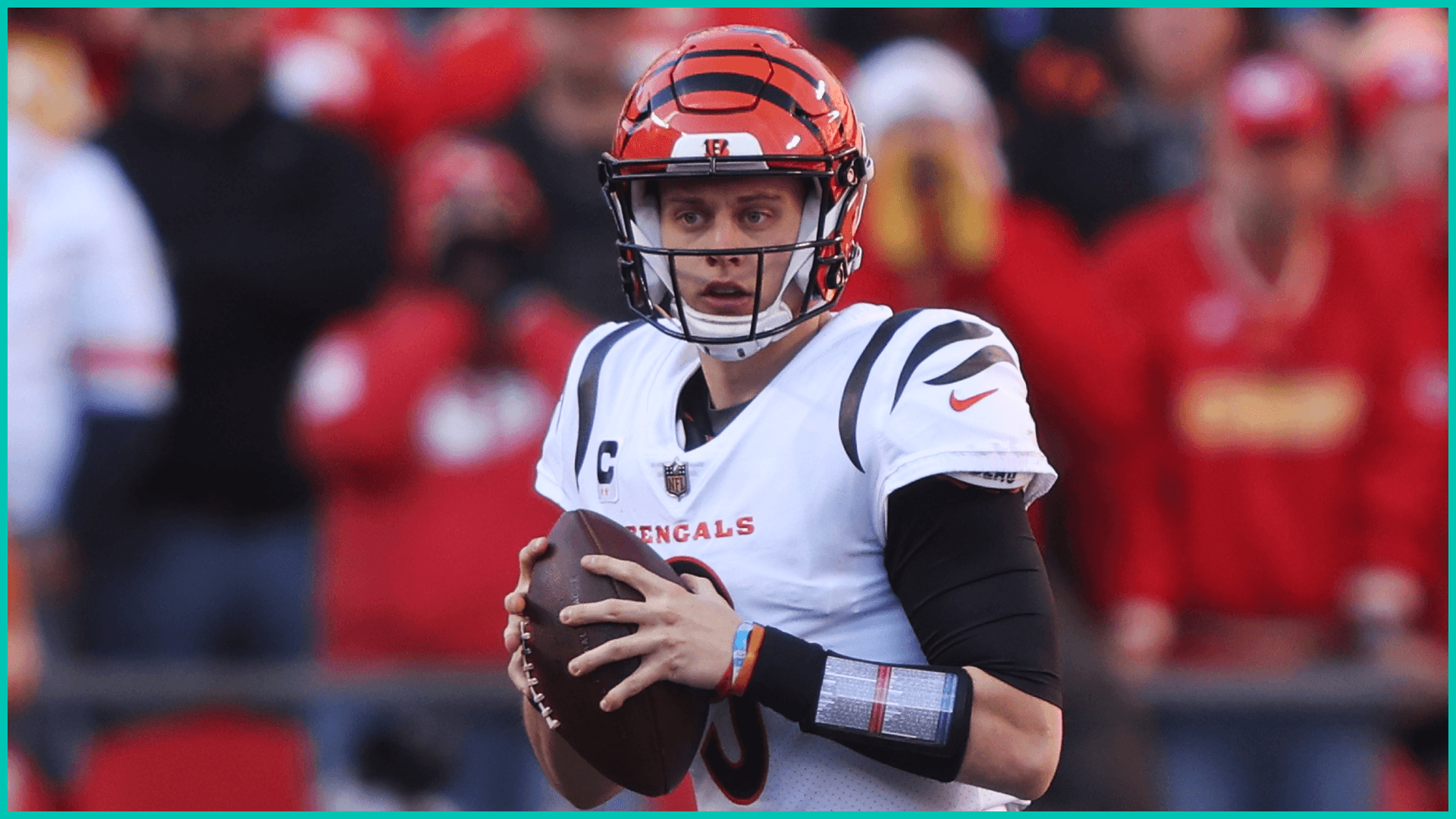 QB Joe Burrow passing football
