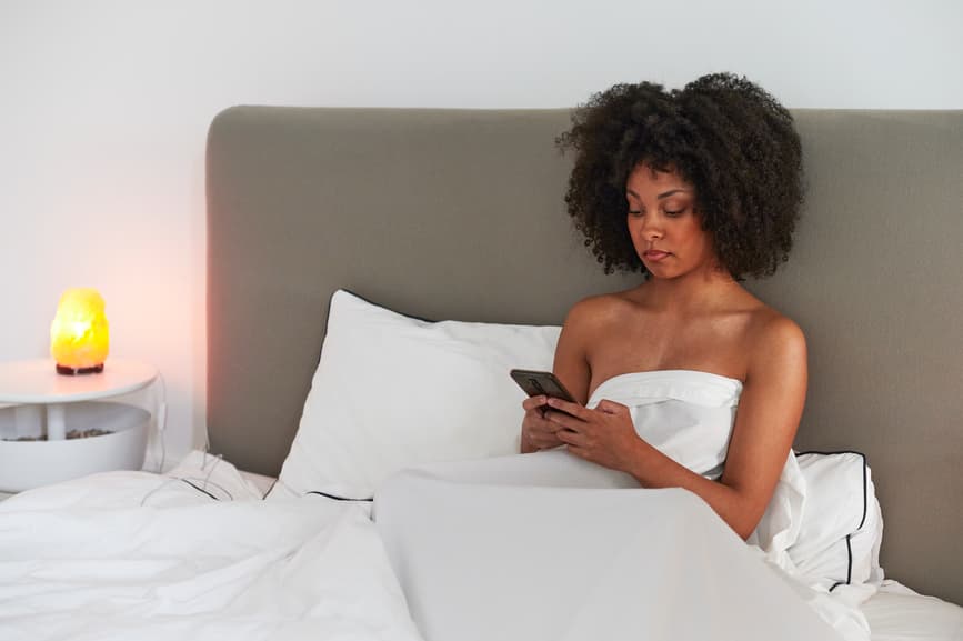 Featured image for Heads Up, You Might Be Sexting a Narcissist—Here Are 4 Ways To Tell, According to Psychologists