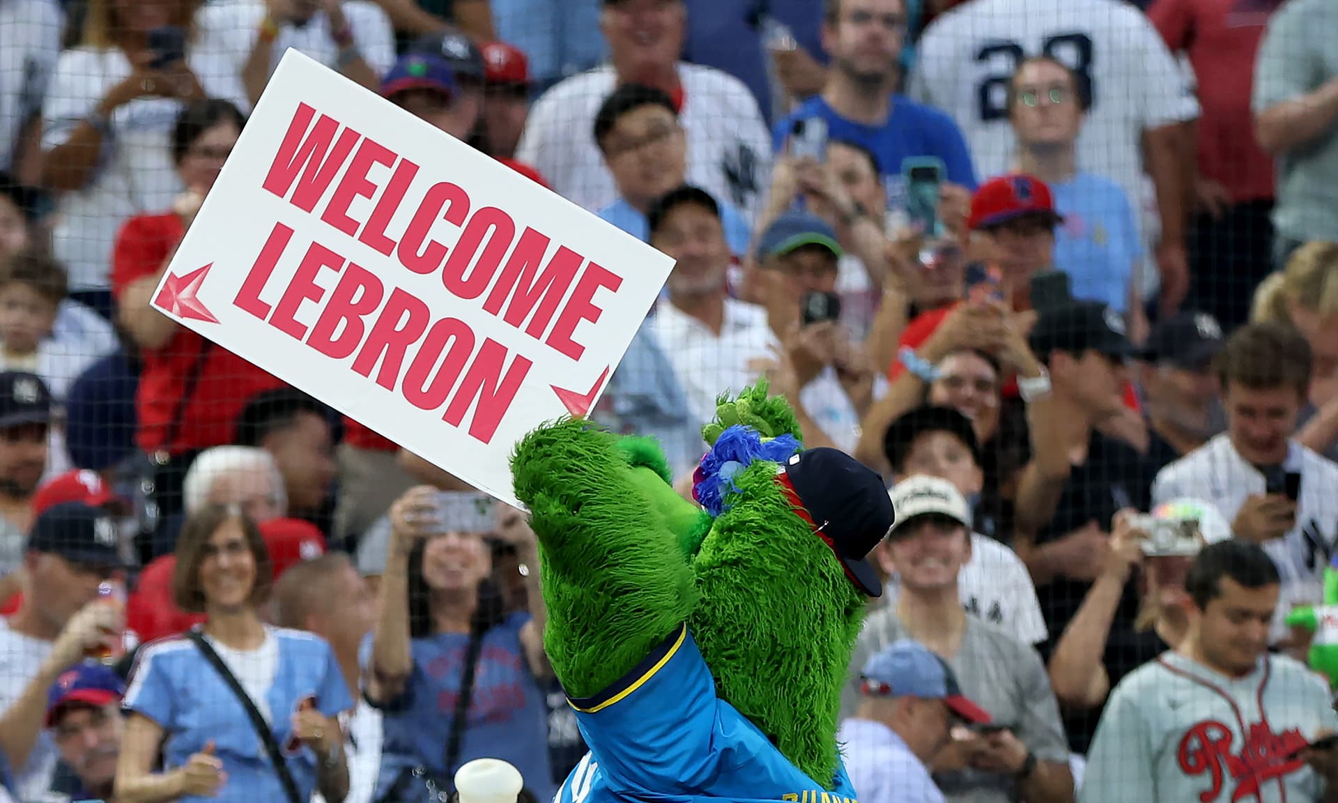LeBron sign in Philly