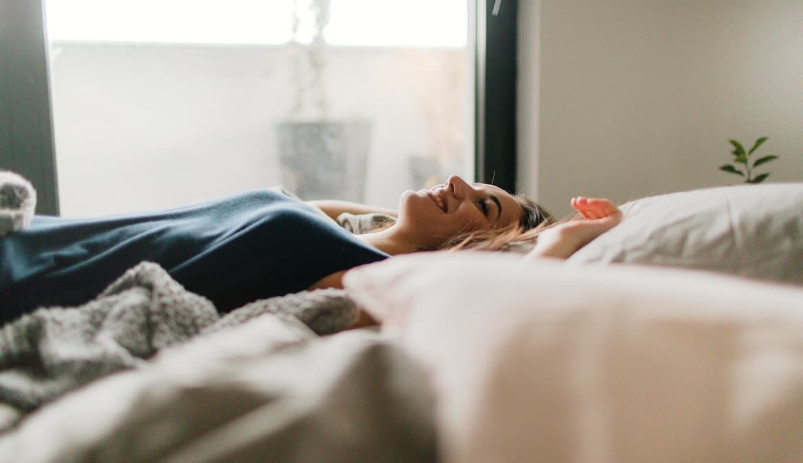 Featured image for 7 Hands-Free Grinding Vibrators That Do All the Work for You (Hi, Effortless Orgasms)