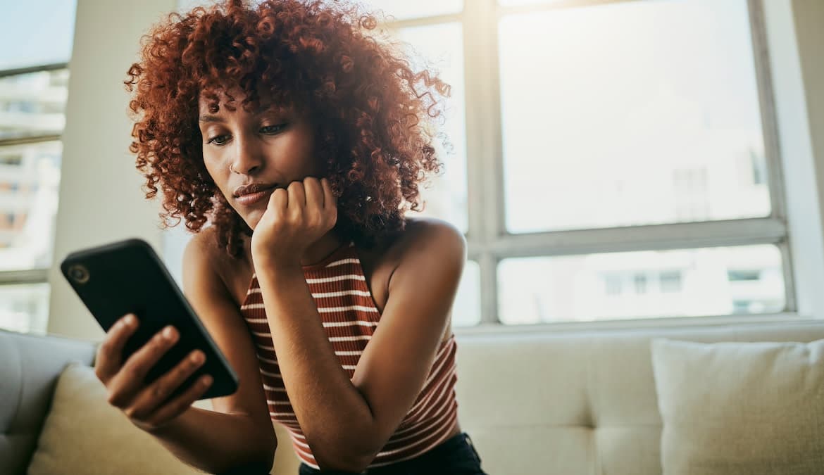 Featured image for Why ‘Dry Texting’ Can Kill the Mood So Quickly—and How to Resurrect It, According to Therapists and Experts