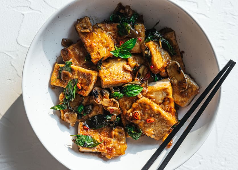 Featured image for 5 Healthy Hot Sauces You’ll Want to Put on *Everything*