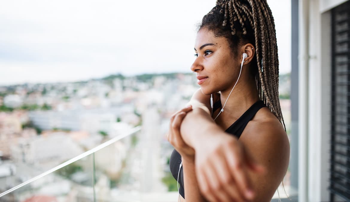 Featured image for The 4 Best Stretching Apps To Loosen All Your Tight Muscles, Ranked by a Certified Trainer