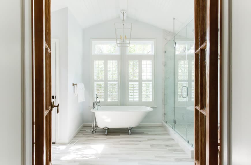 Featured image for 9 Chemist-Approved Ways To Eliminate Bathroom Odors—if You’re Desperate for a Quick Fix