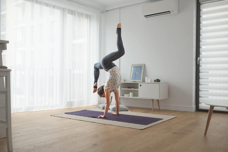 Featured image for 7 abs exercises to help you nail your handstand press