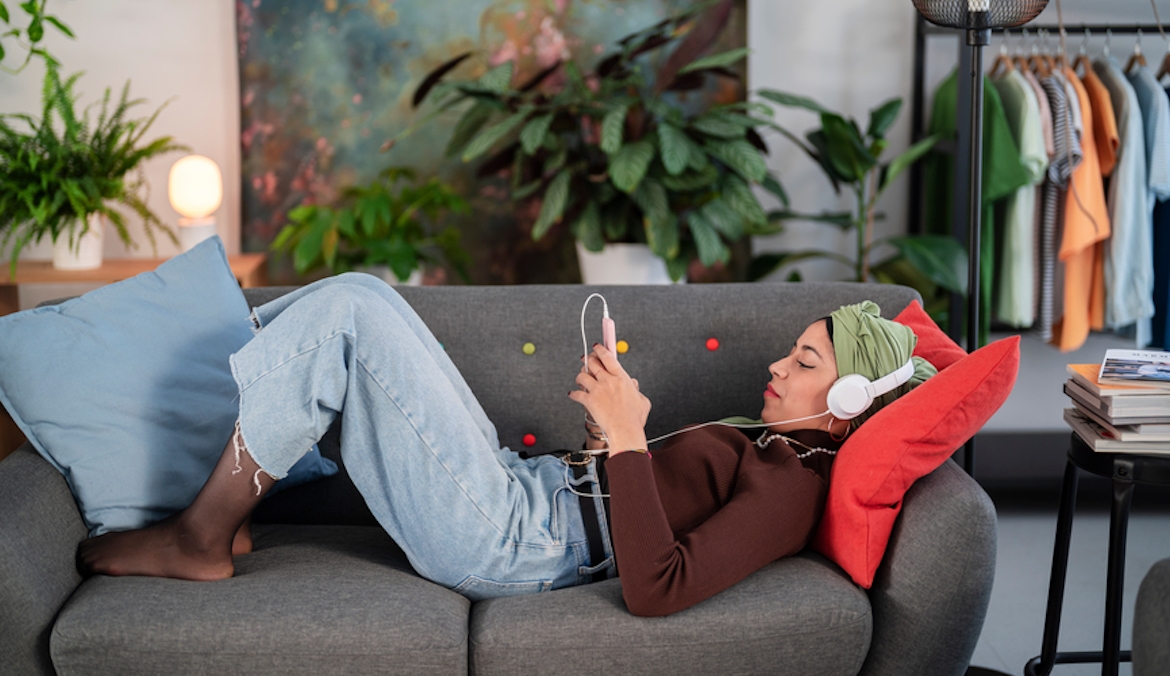 Featured image for What Friendship Experts Want You To Know About 'Unghosting' an Ex-Friend