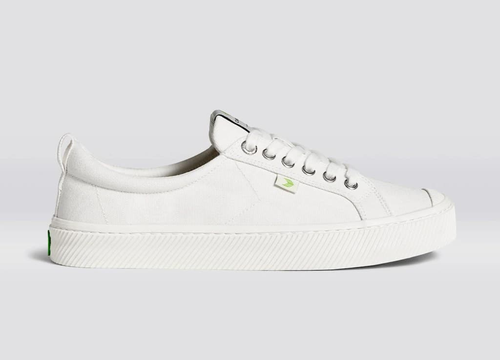oca low cariuma sneakers