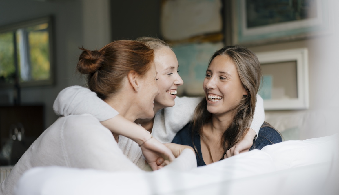 Featured image for 6 Ways Middle Child Syndrome Can Pop Up in Adult Life