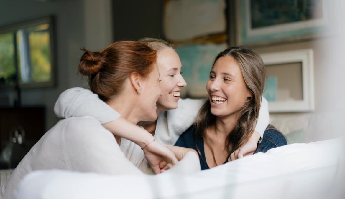 Featured image for 6 Ways Middle Child Syndrome Can Pop Up in Adult Life